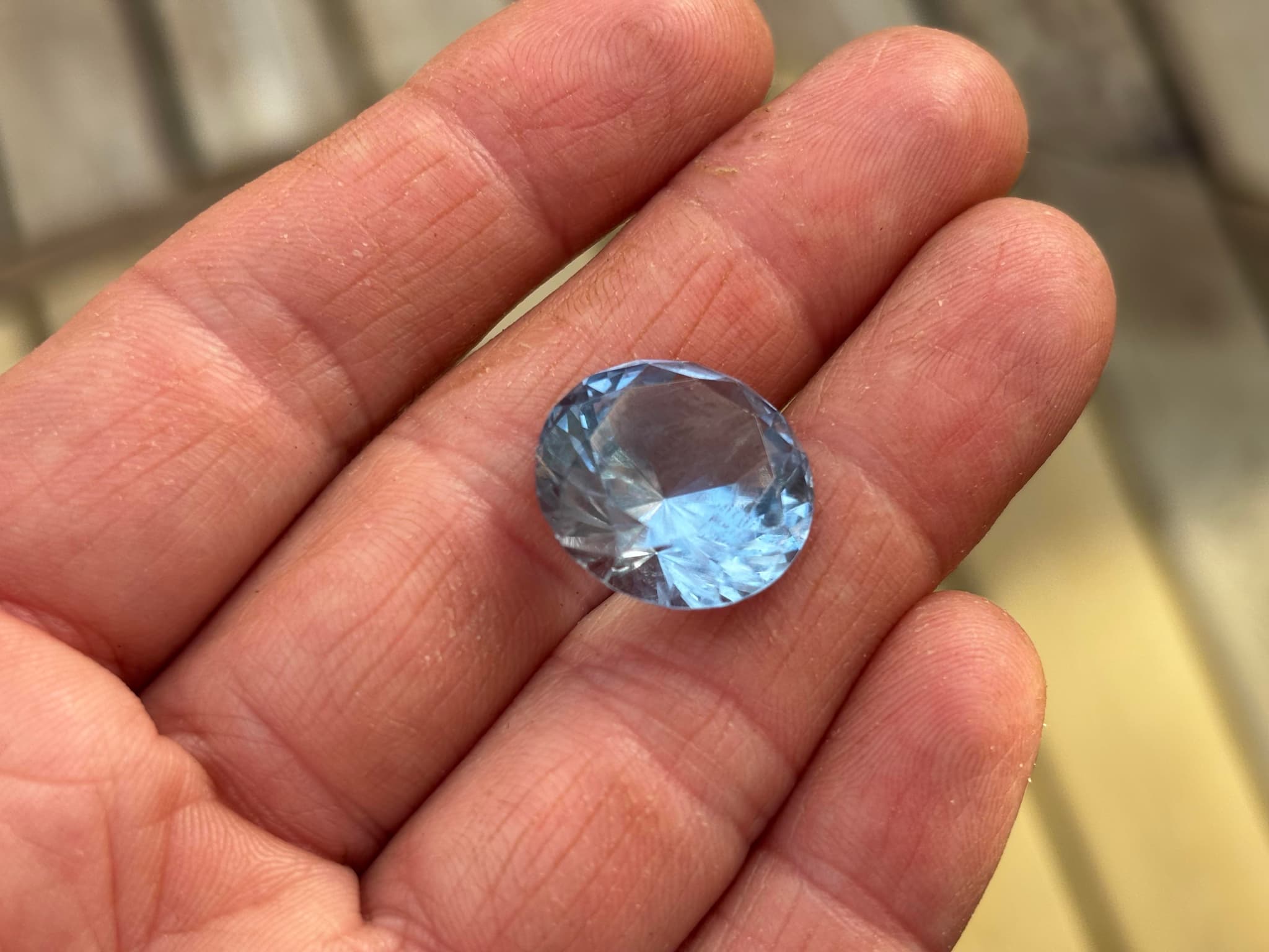 CrystalScents Kollektion strahlt durch hellblauen aquamarin