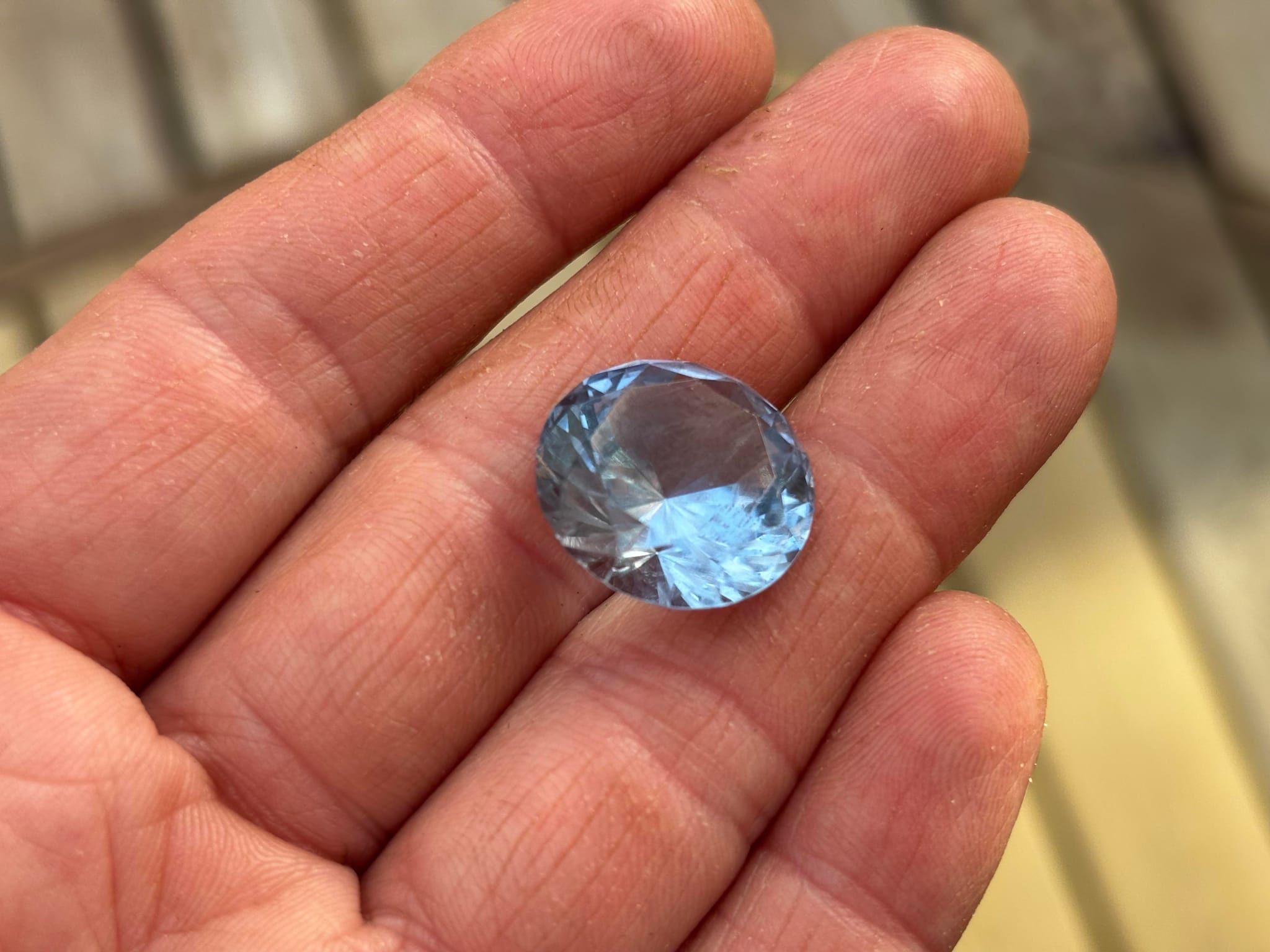 CrystalScents Kollektion strahlt durch hellblauen aquamarin