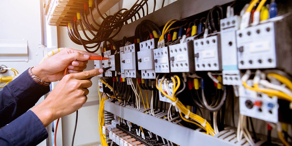 Welche Normen gelten für die Prüfung elektrischer Anlagen?