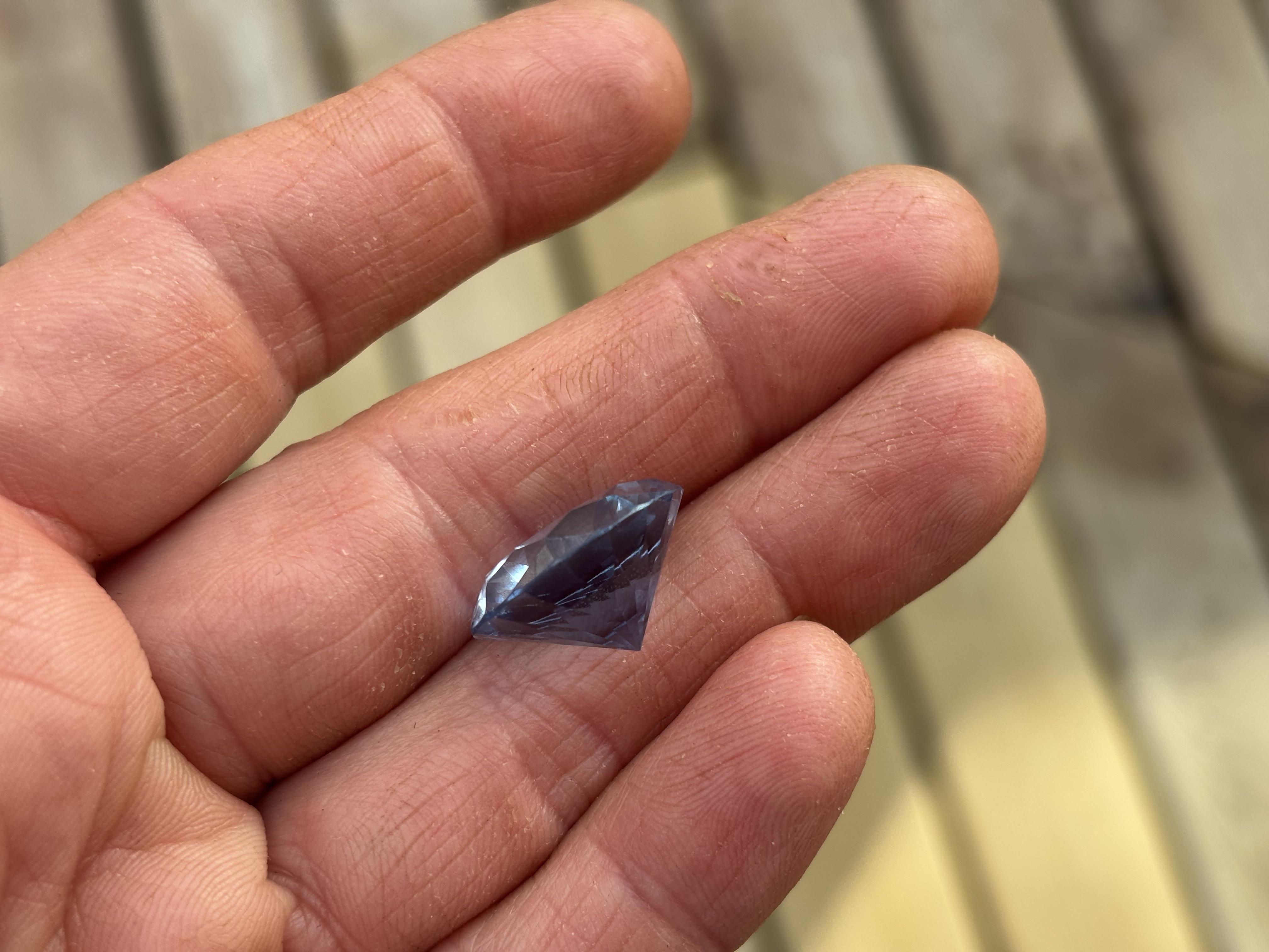 CrystalScents Kollektion strahlt durch hellblauen aquamarin